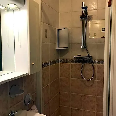 فندق مبيت وإفطار Ros Dun House 4*
